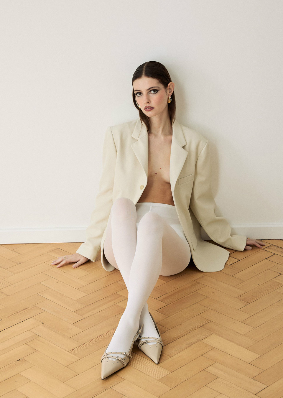 MIA HARCOURT